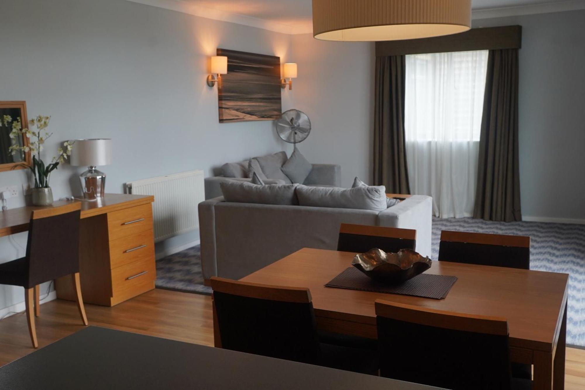 سيرنسيستر De Vere Cotswold Water Park Apartments المظهر الخارجي الصورة