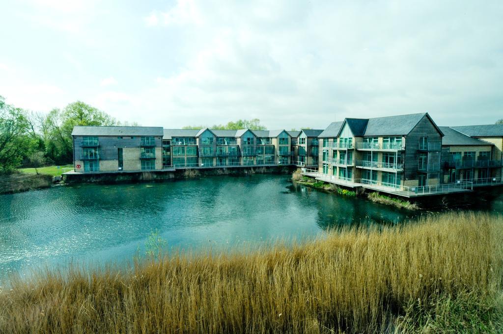 سيرنسيستر De Vere Cotswold Water Park Apartments المظهر الخارجي الصورة